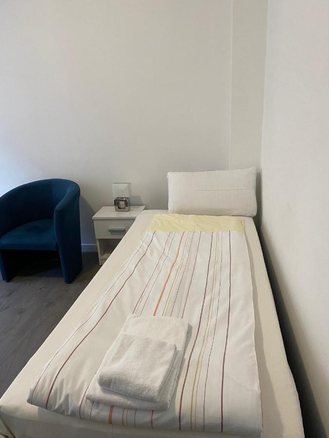 Modernes Apartment Mit 2 Schlafzimmern Und Privatparkplatz Nahe Innenstadt ノイミュンスター エクステリア 写真