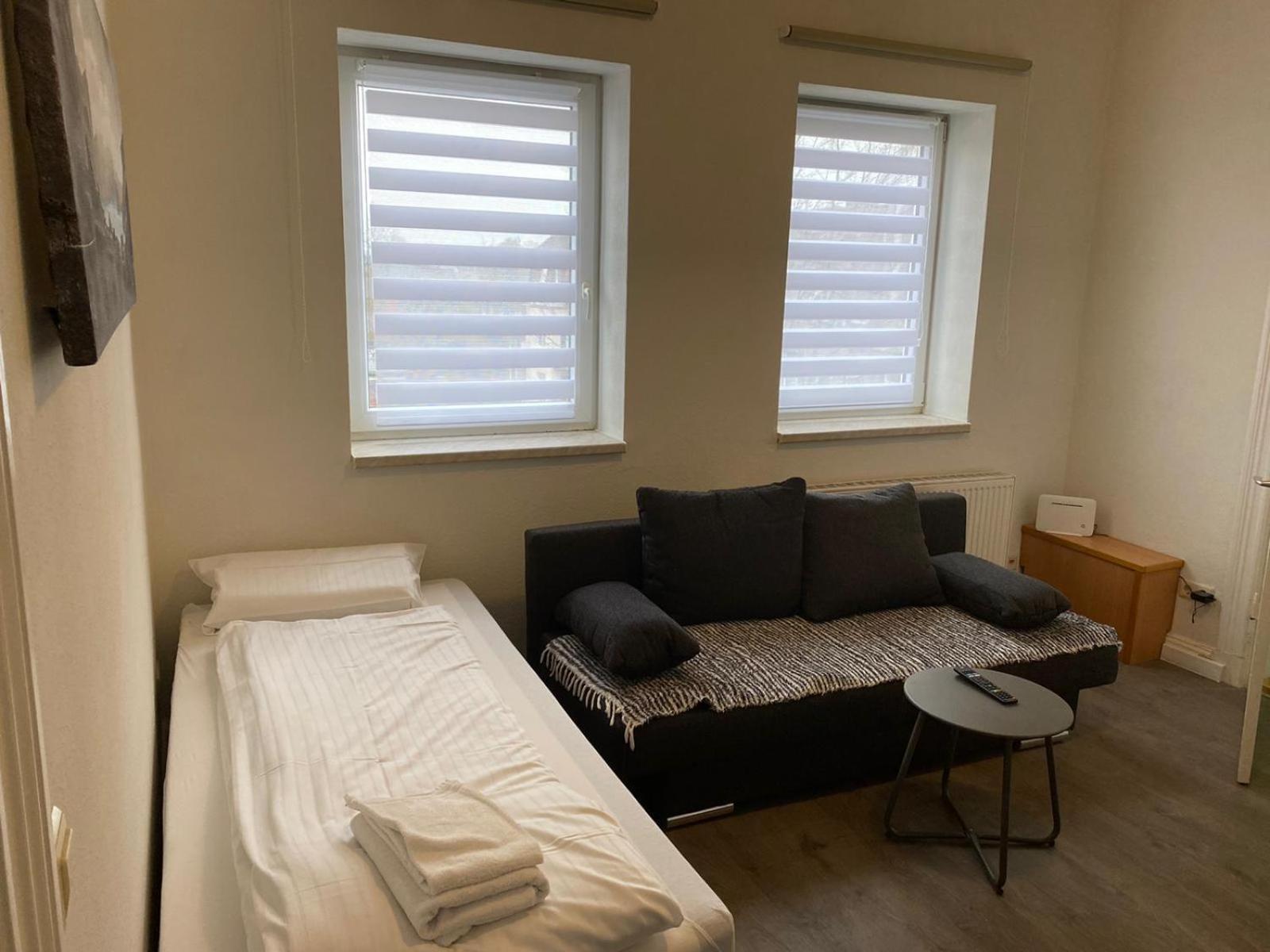 Modernes Apartment Mit 2 Schlafzimmern Und Privatparkplatz Nahe Innenstadt ノイミュンスター エクステリア 写真