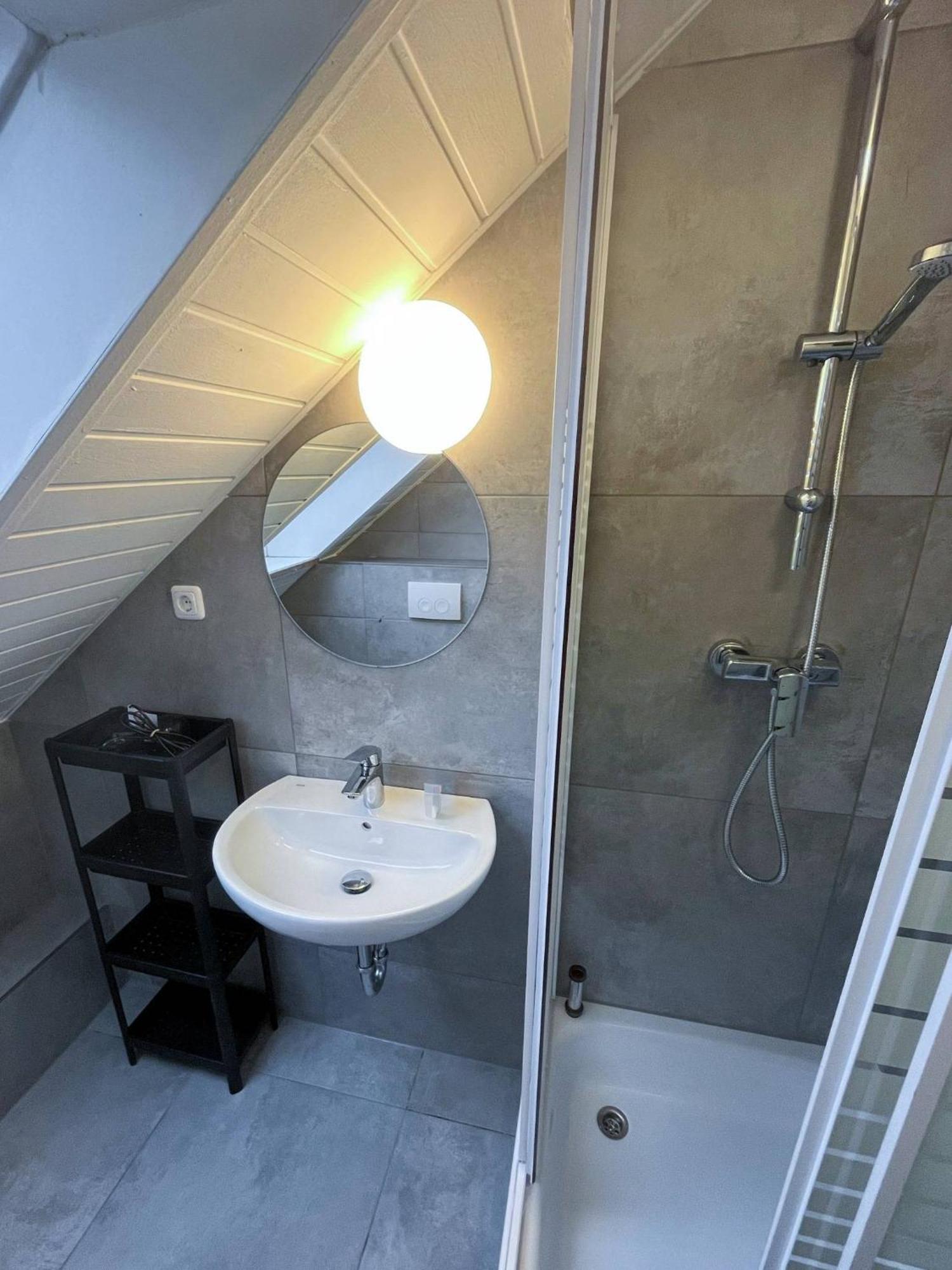 Modernes Apartment Mit 2 Schlafzimmern Und Privatparkplatz Nahe Innenstadt ノイミュンスター エクステリア 写真