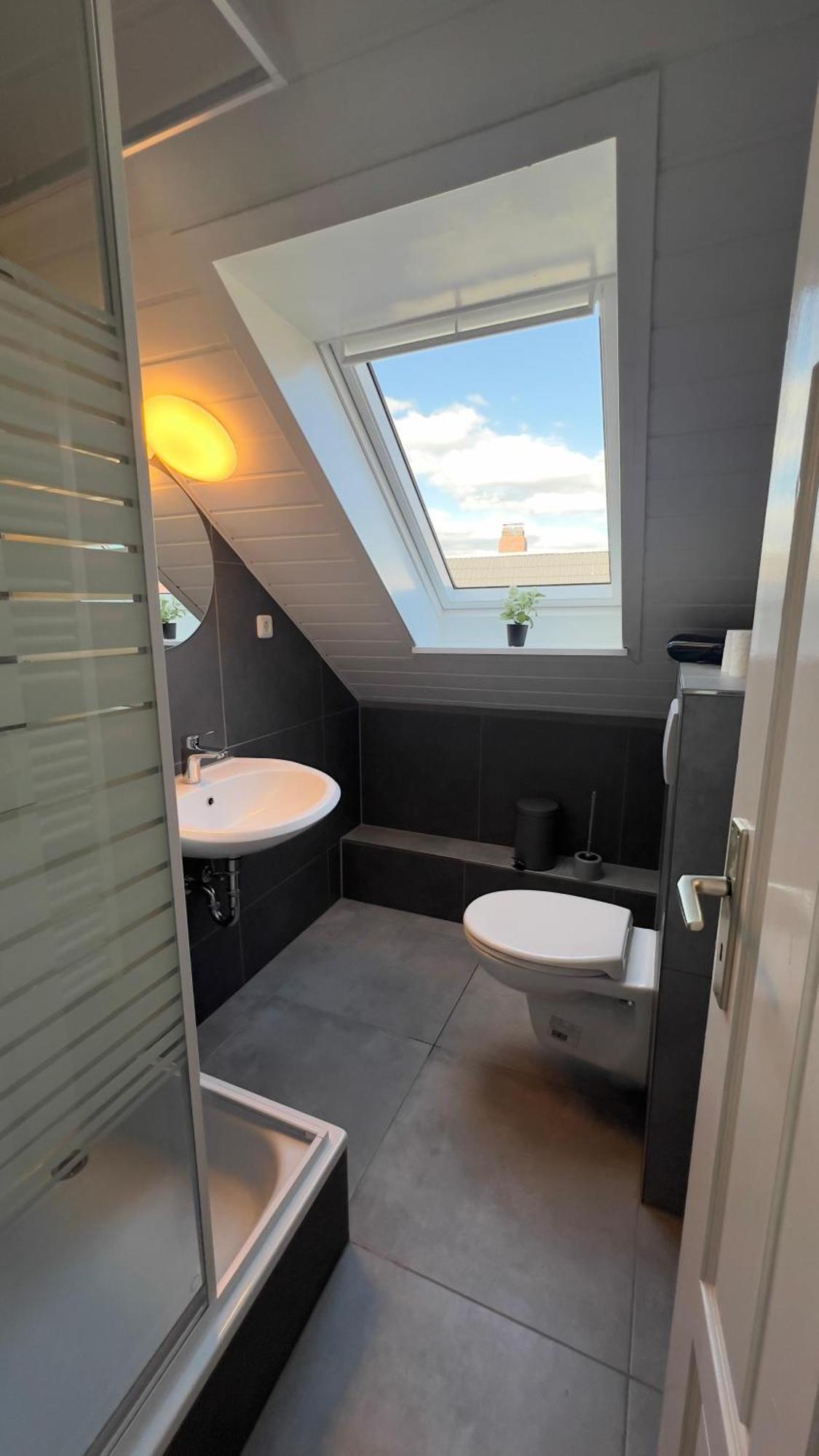Modernes Apartment Mit 2 Schlafzimmern Und Privatparkplatz Nahe Innenstadt ノイミュンスター エクステリア 写真