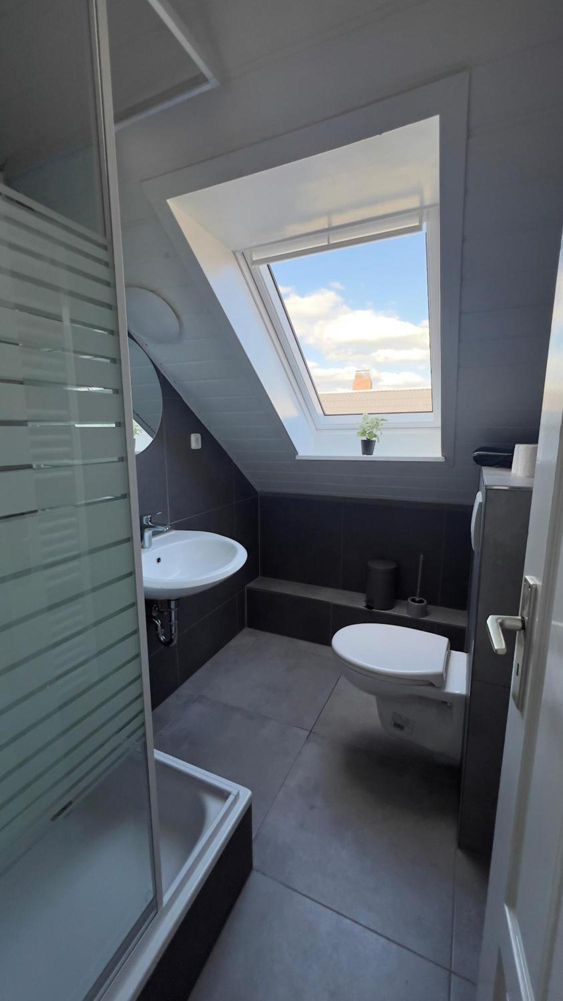 Modernes Apartment Mit 2 Schlafzimmern Und Privatparkplatz Nahe Innenstadt ノイミュンスター エクステリア 写真