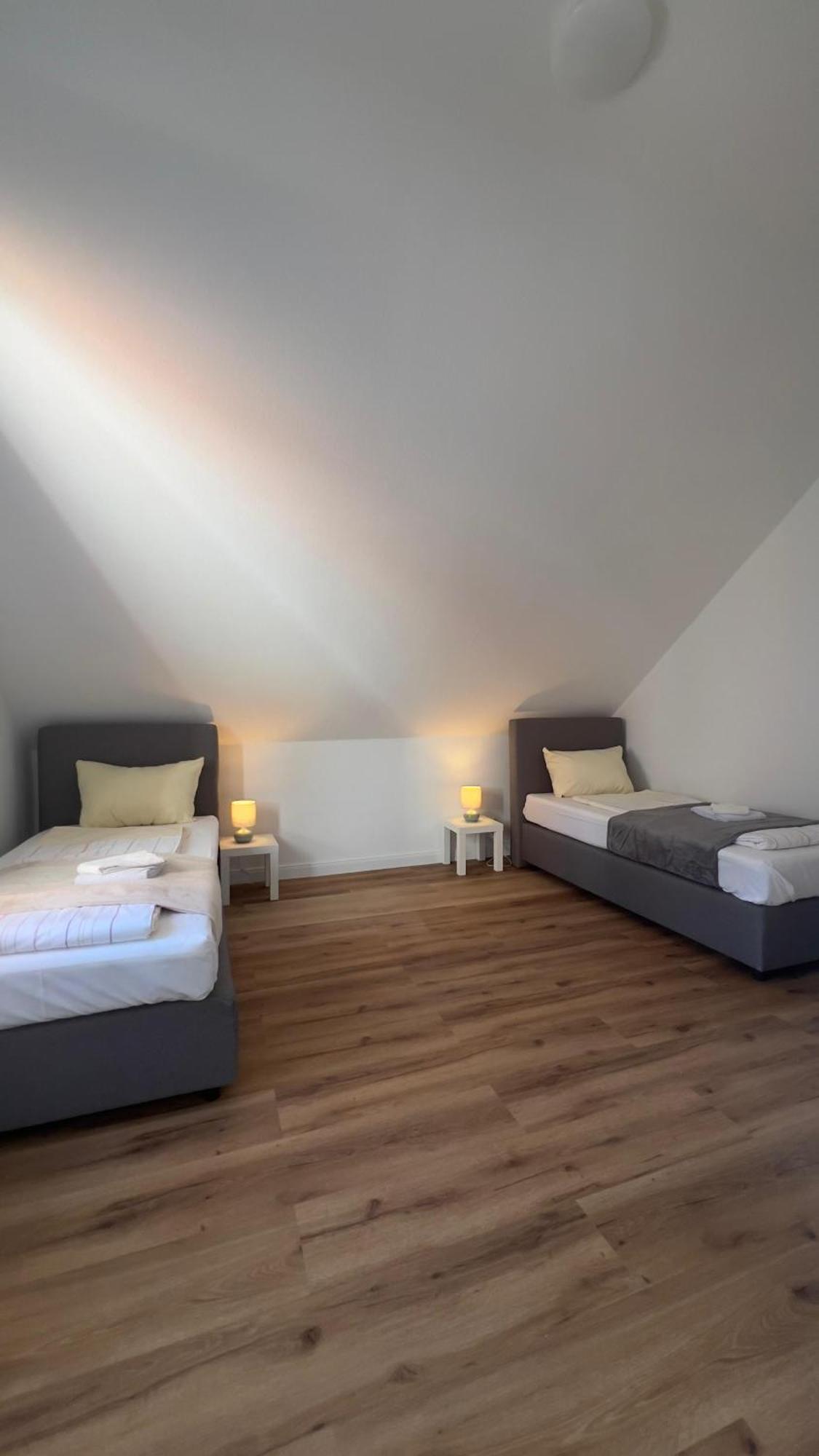 Modernes Apartment Mit 2 Schlafzimmern Und Privatparkplatz Nahe Innenstadt ノイミュンスター エクステリア 写真