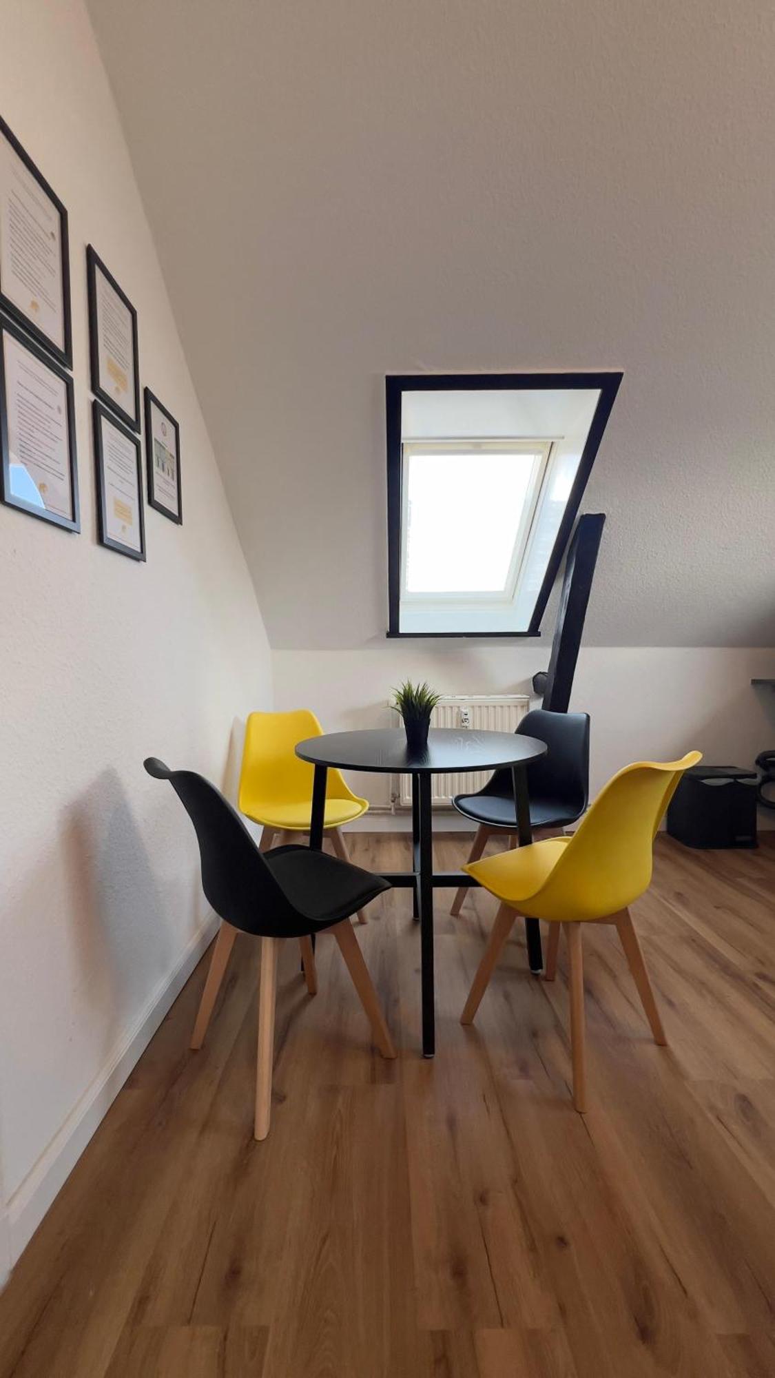 Modernes Apartment Mit 2 Schlafzimmern Und Privatparkplatz Nahe Innenstadt ノイミュンスター エクステリア 写真