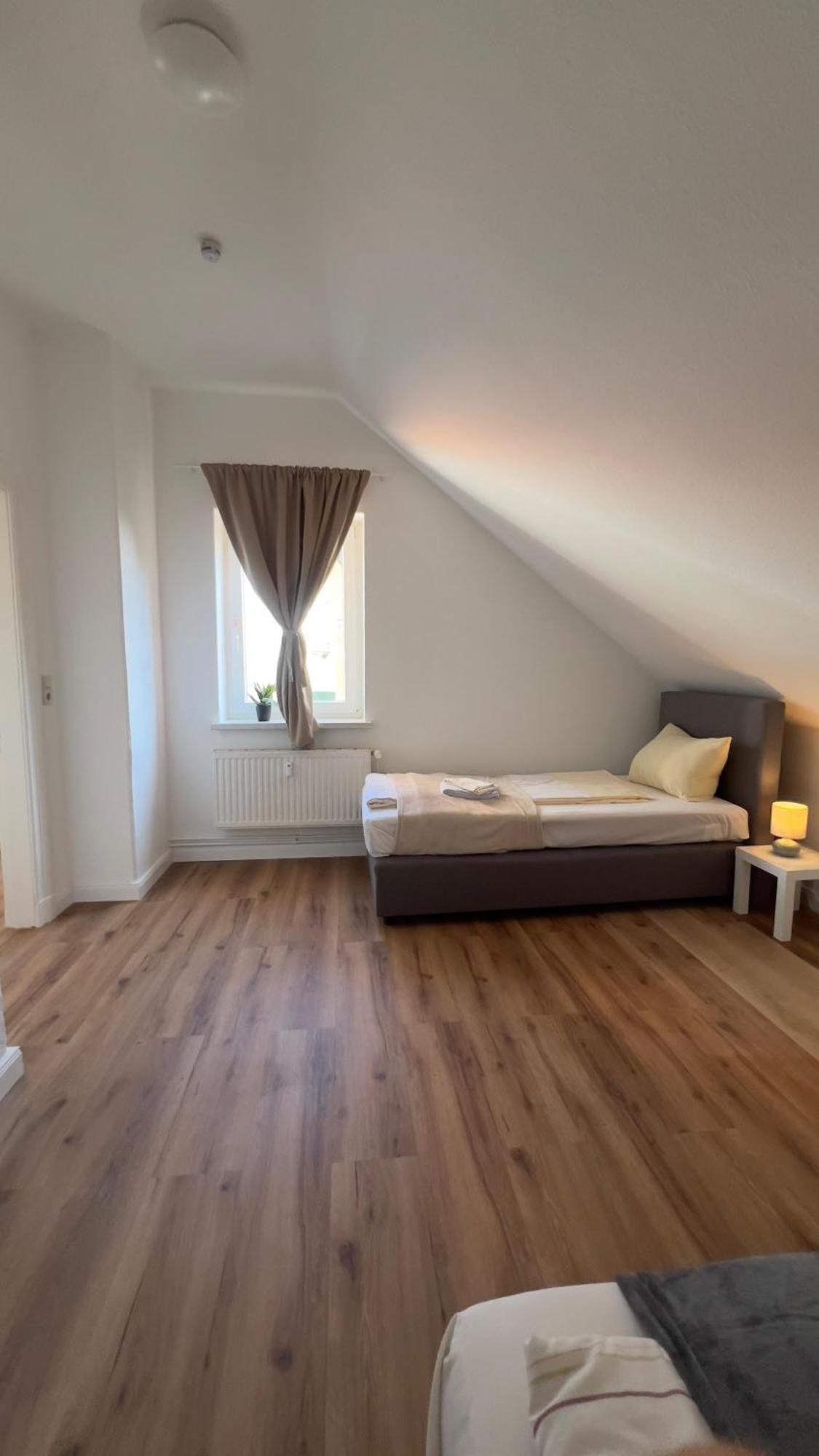 Modernes Apartment Mit 2 Schlafzimmern Und Privatparkplatz Nahe Innenstadt ノイミュンスター エクステリア 写真
