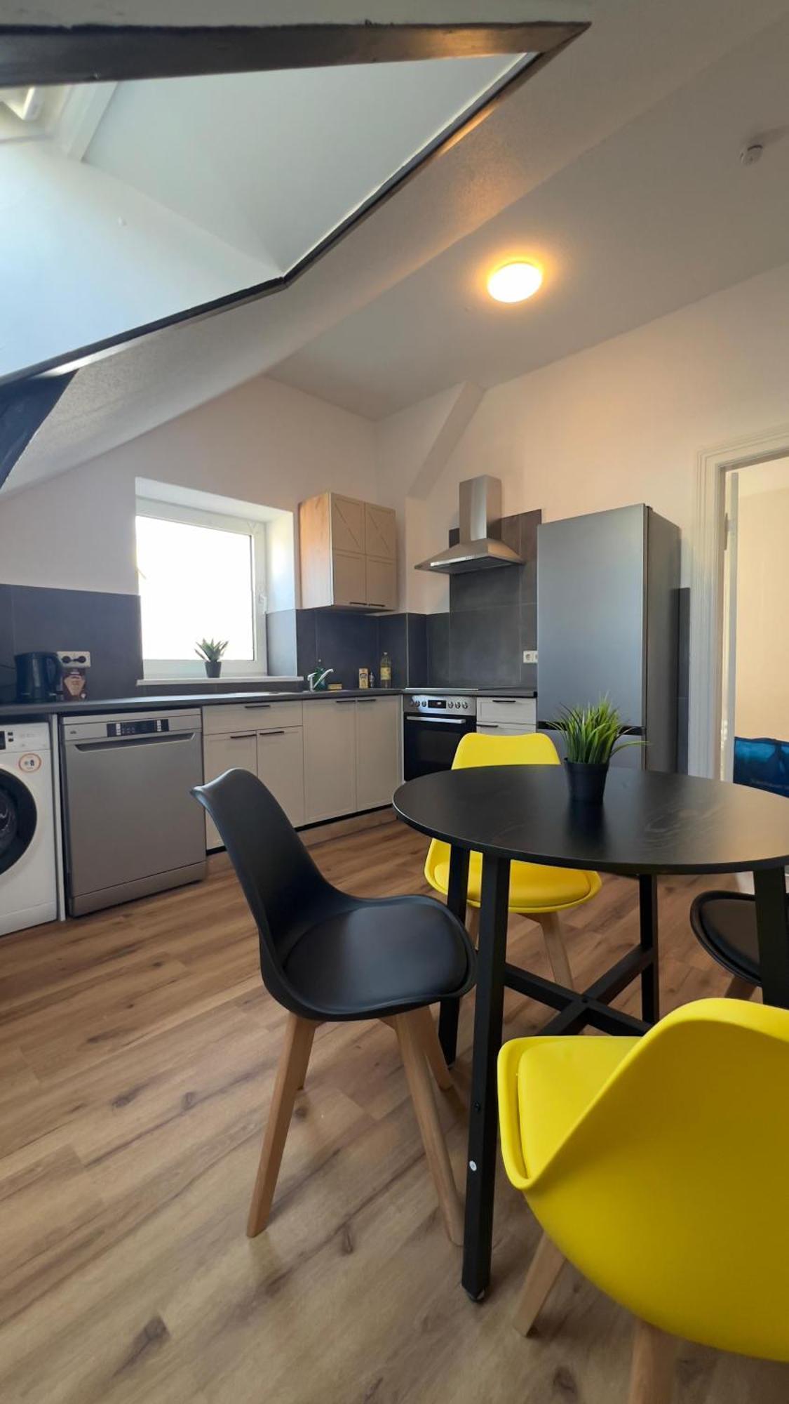 Modernes Apartment Mit 2 Schlafzimmern Und Privatparkplatz Nahe Innenstadt ノイミュンスター エクステリア 写真