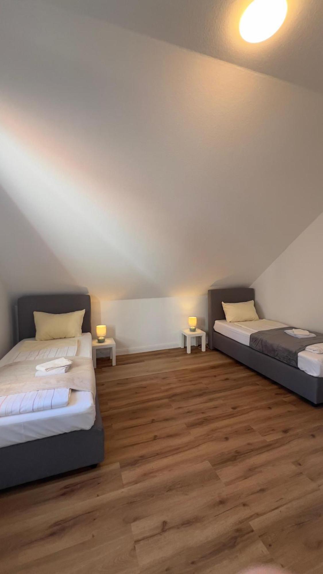 Modernes Apartment Mit 2 Schlafzimmern Und Privatparkplatz Nahe Innenstadt ノイミュンスター エクステリア 写真
